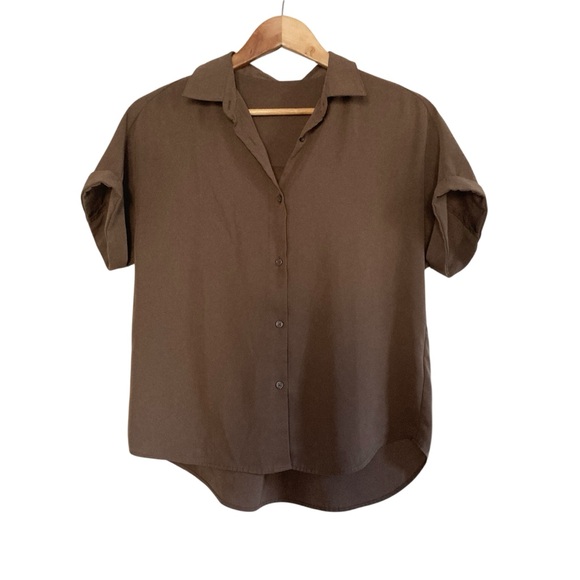 GU Tops - GU short-sleeve button-down blouse